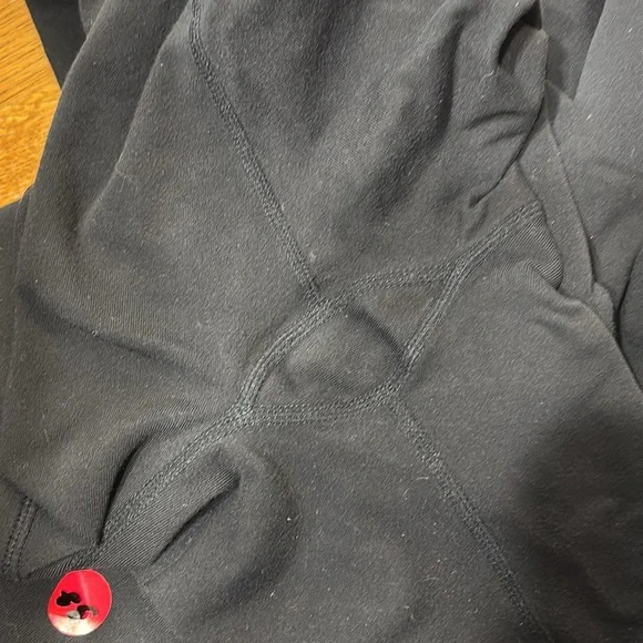 32.Lululemon Skinny Groove Pant in Black - Picture 7 of 7